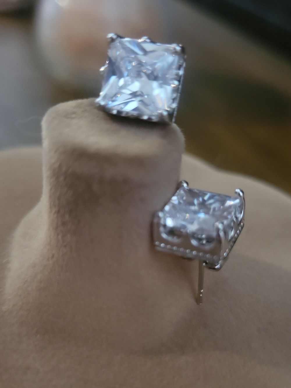 💎🩶 silver cubic zirconia square stud earrings! - Picture 6 of 6